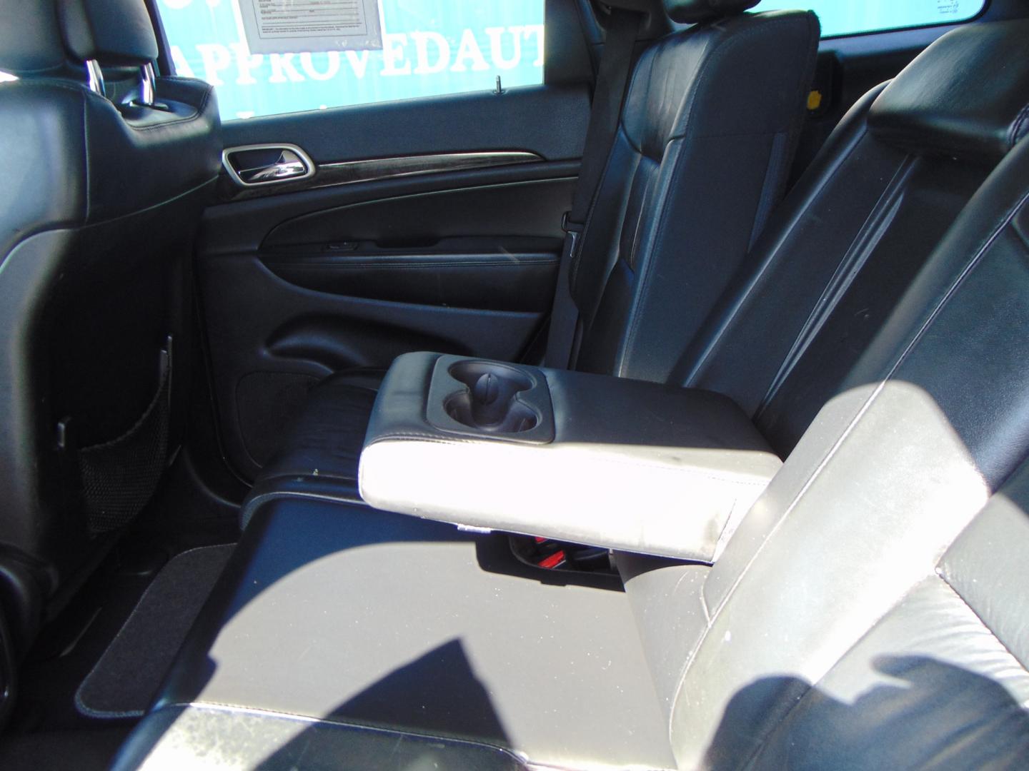 2012 White Jeep Grand Cherokee (1C4RJFAG9CC) with an V6 Flex Fuel 3.6 Liter engine, Automatic, 5-Spd transmission, located at 2105 Dixie Hwy, Louisville, KY, 40210, (502) 772-3333, 38.220932, -85.795441 - Photo#14